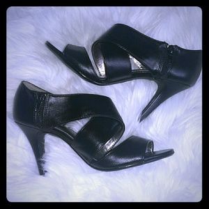 Fioni Black Heels